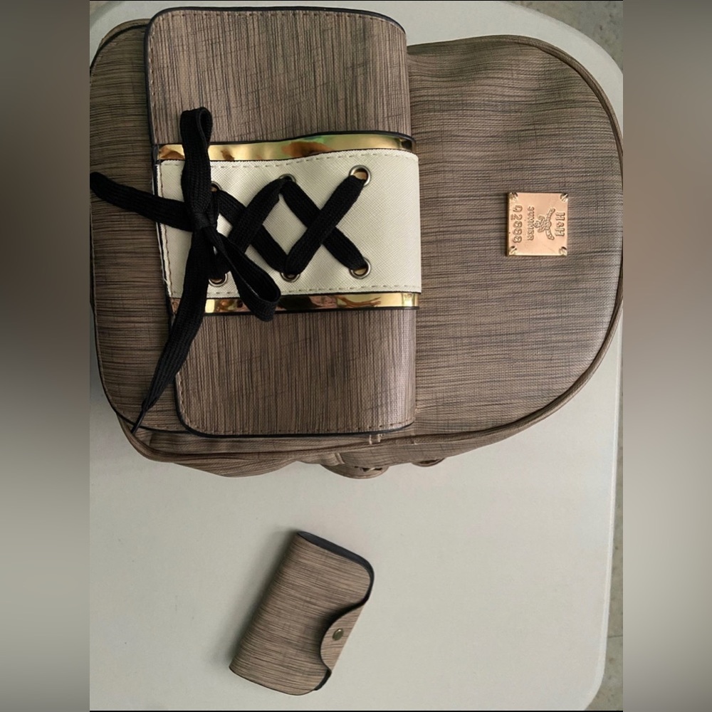 Mini Backpack & Wallet - Picture 2 of 6